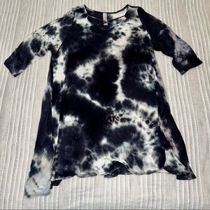 Flowy Tie Dye Plus Size Dress, 3/4 Quarter Sleeves, Criss Cross Neck & Pockets